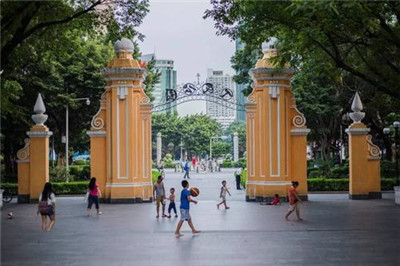 探索奢华、尽享翡翠般璀璨娱乐之旅